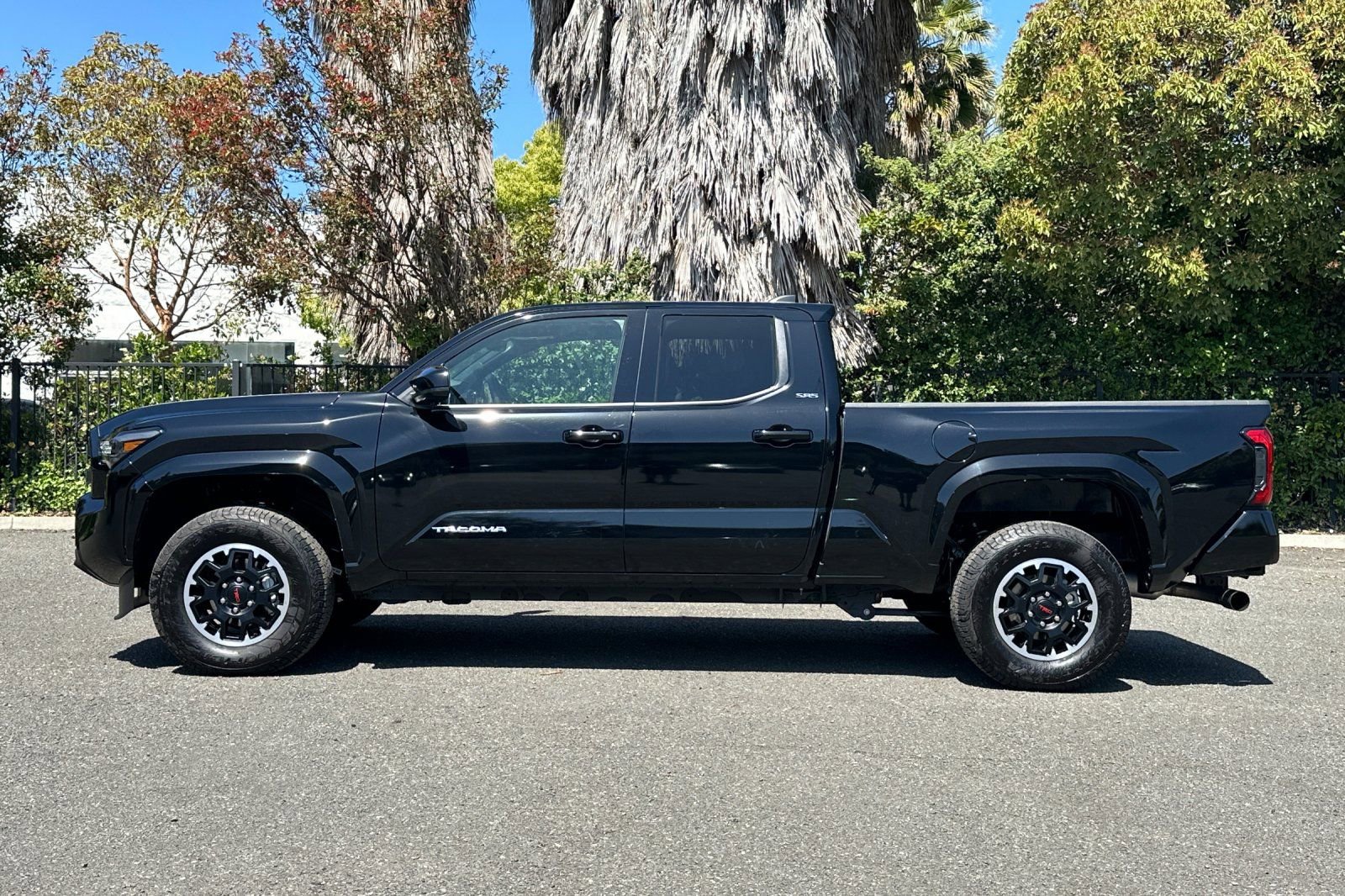 Used 2025 Toyota Tacoma SR5 AWD/4WD image 7