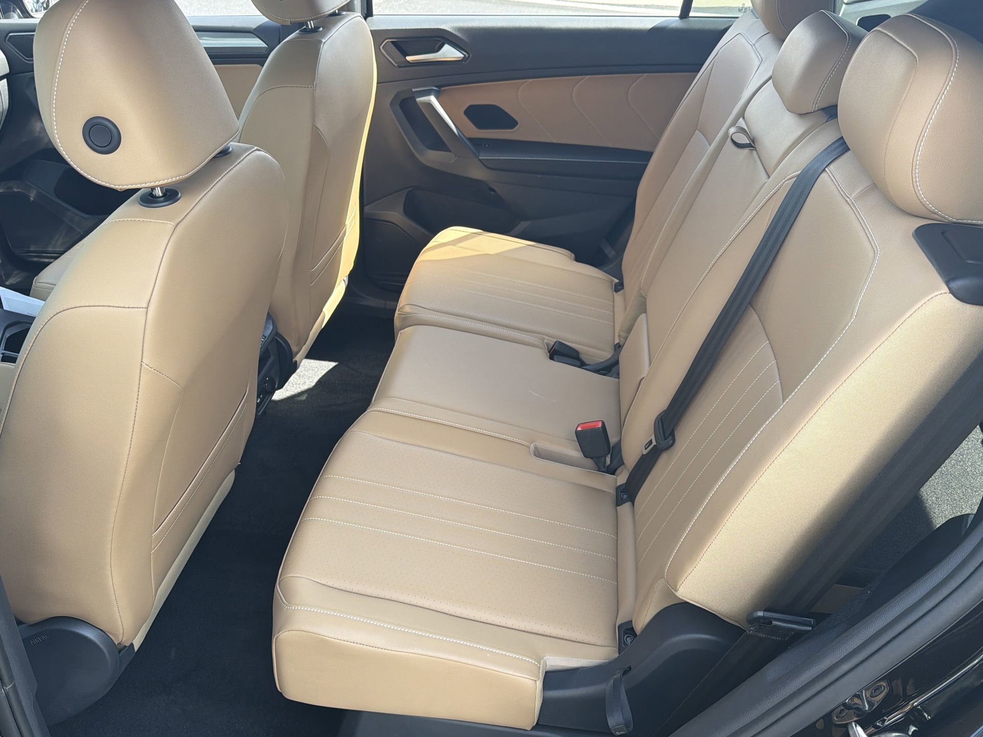 Used 2024 Volkswagen Tiguan SE w/ Panoramic Sunroof Package image 21