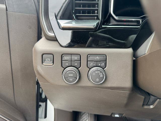 Used 2023 Chevrolet Silverado 1500 LT w/ Z71 Off-Road Package AWD/4WD image 20