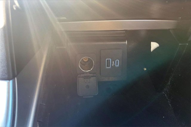 Certified 2022 Ford Explorer XLT w/ Equipment Group 202A image 31