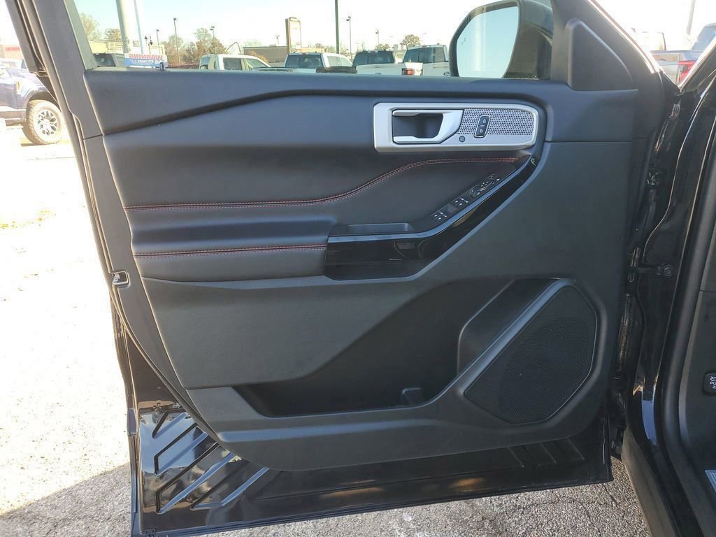 Certified 2023 Ford Explorer ST-Line w/ Class IV Trailer Tow Package image 16