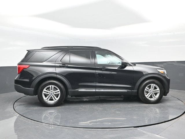 Certified 2023 Ford Explorer XLT AWD/4WD image 3