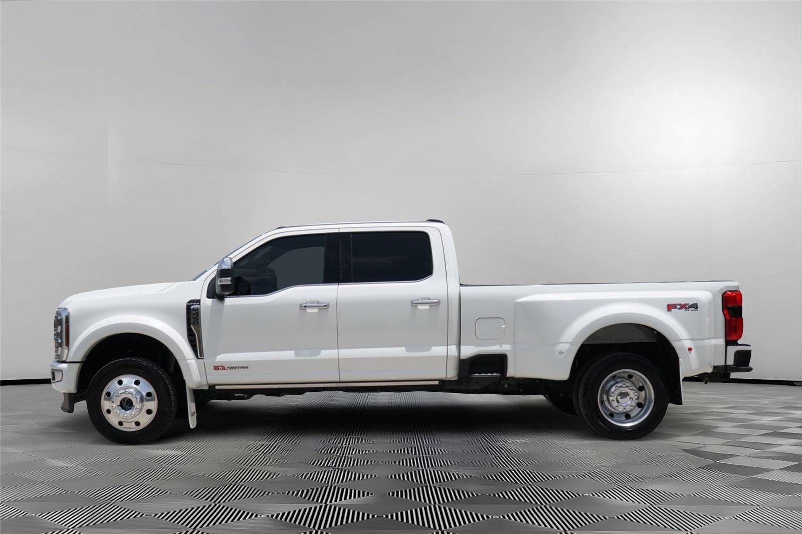 Certified 2025 Ford F450 Platinum w/ Platinum Plus Package AWD/4WD image 7