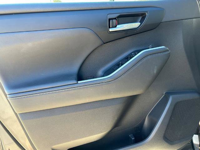 Used 2024 Toyota Highlander XLE image 15