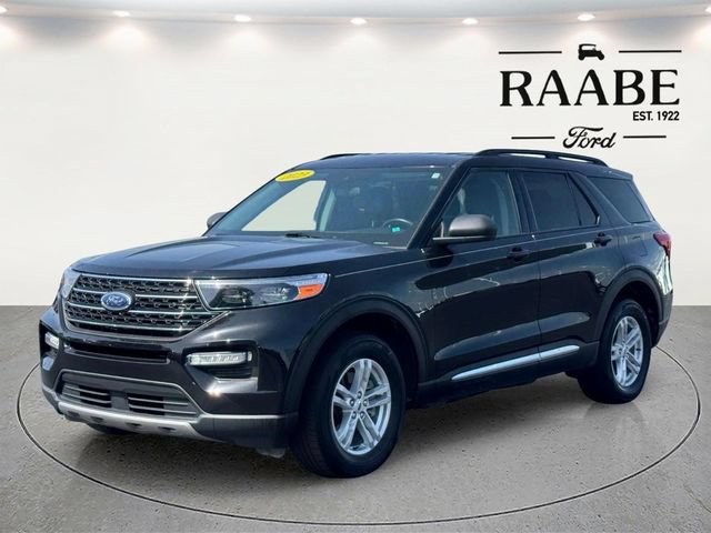 Certified 2018 Ford Explorer XLT w/ Equipment Group 202A AWD/4WD image 3