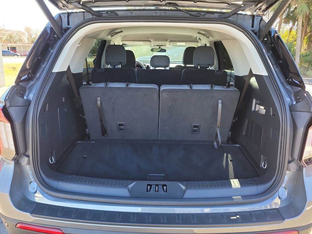 Certified 2025 Ford Explorer Active image 7