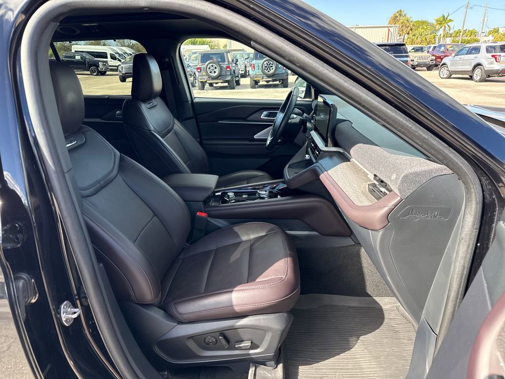 Certified 2025 Ford Explorer Platinum image 26