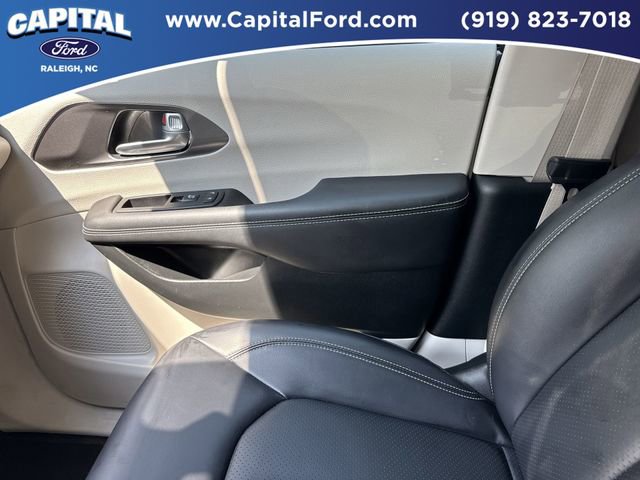 Used 2024 Chrysler Pacifica Touring-L FWD image 27