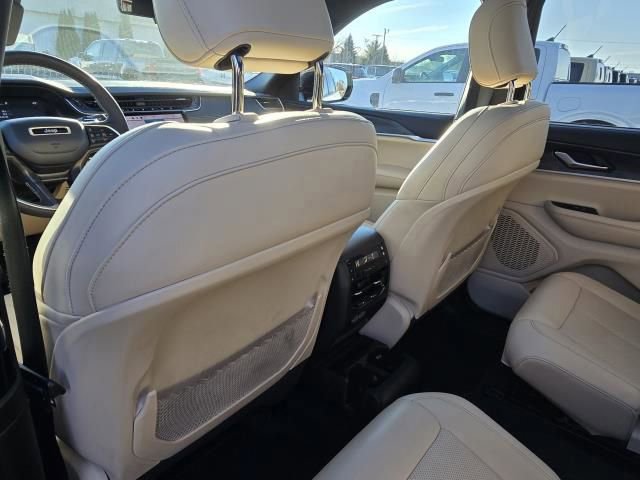 Used 2023 Jeep Grand Cherokee L Limited w/ Luxury Tech Group II image 17