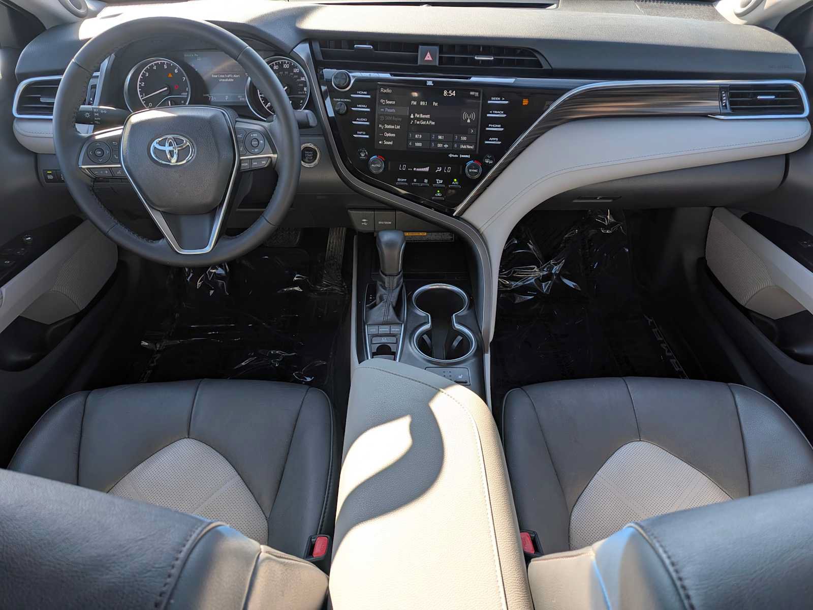 Used 2018 Toyota Camry XLE FWD image 19