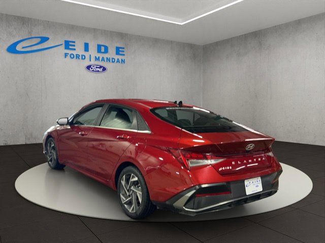 Used 2025 Hyundai Elantra SEL FWD image 4