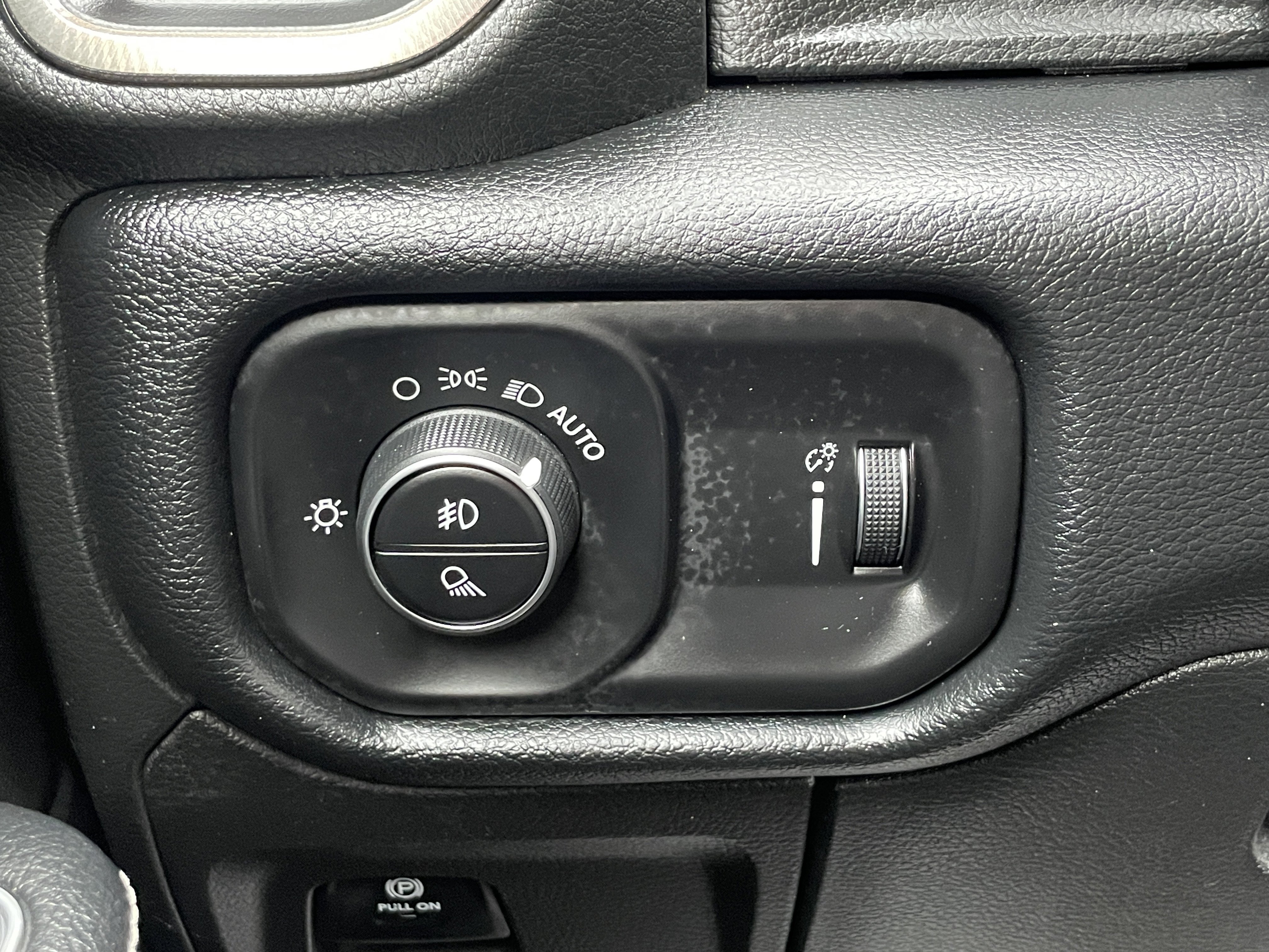 Used 2020 RAM 1500 Rebel image 28