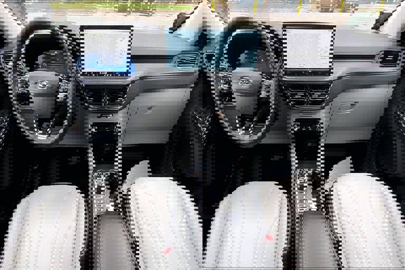 Certified 2025 Ford Escape SE w/ PHEV Premium Package image 15