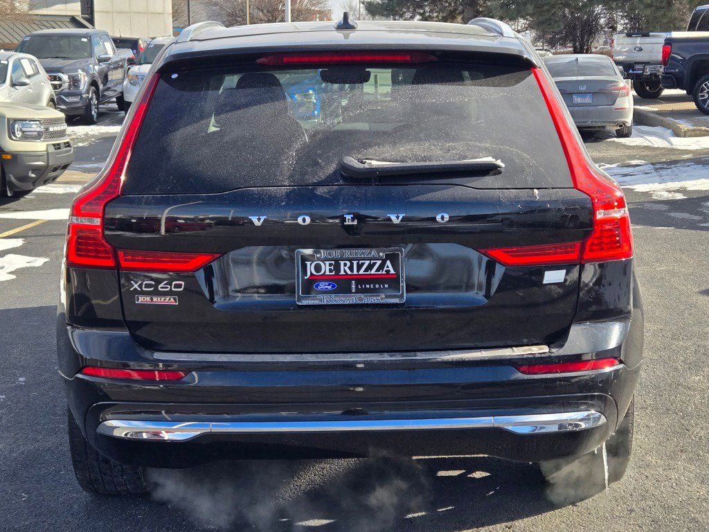 Used 2022 Volvo XC60 T8 Inscription w/ Advanced Package image 3