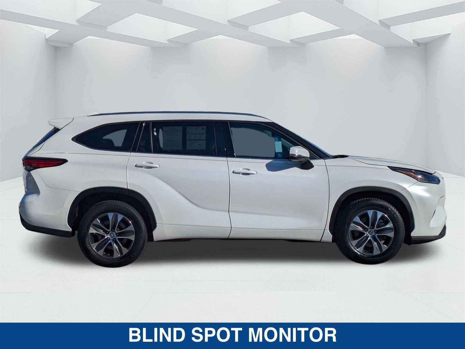 Used 2021 Toyota Highlander XLE image 6