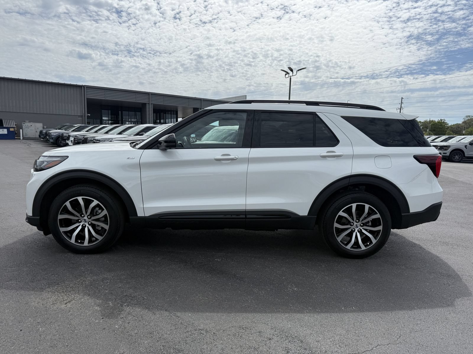Certified 2025 Ford Explorer ST-Line AWD/4WD image 9