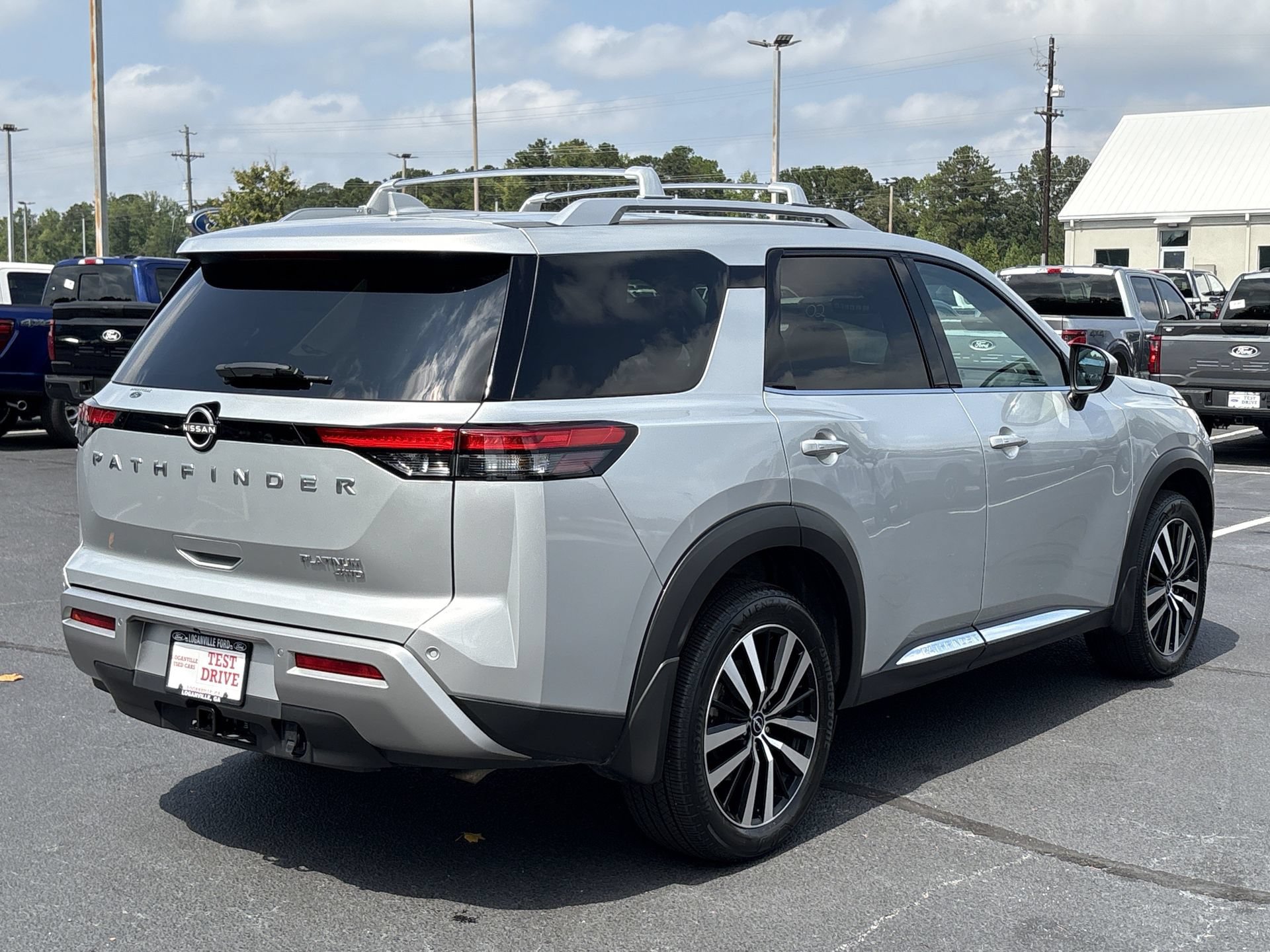 Used 2025 Nissan Pathfinder Platinum w/ Cargo Package AWD/4WD image 26