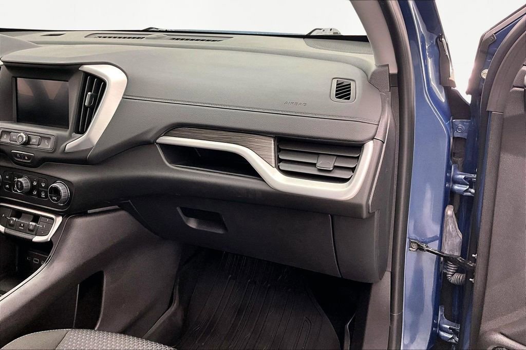 Used 2024 GMC Terrain SLE w/ Driver Convenience Package image 17