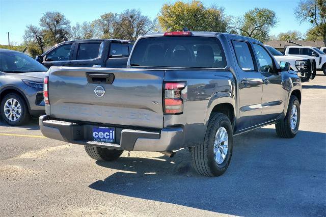 Used 2024 Nissan Frontier SV image 3