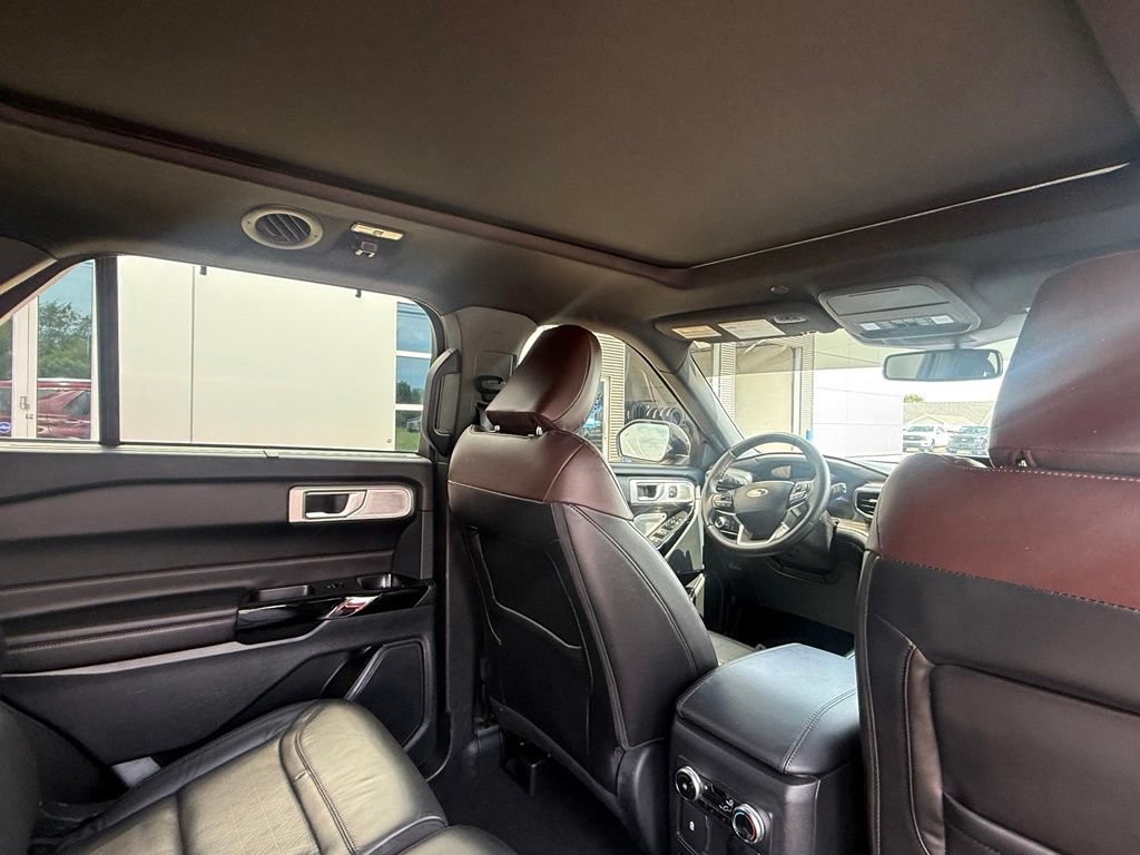 Certified 2023 Ford Explorer Platinum w/ Technology Package AWD/4WD image 18