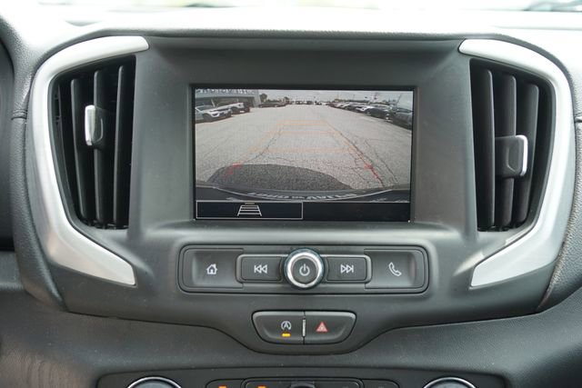 Used 2024 GMC Terrain SLE w/ Driver Convenience Package FWD image 13