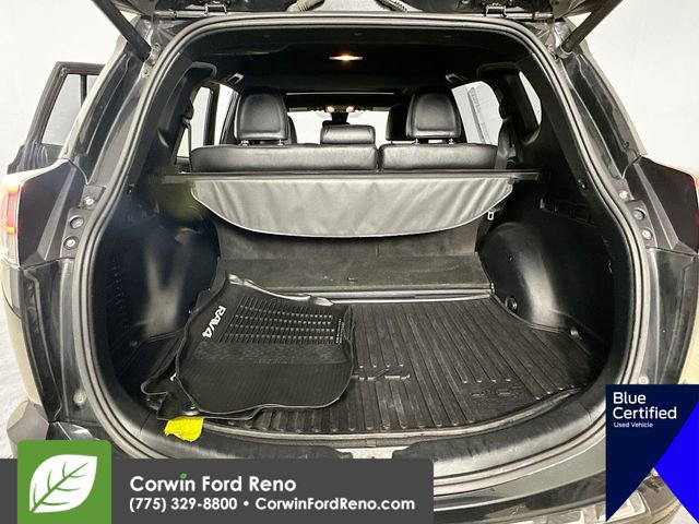 Used 2018 Toyota RAV4 SE image 28