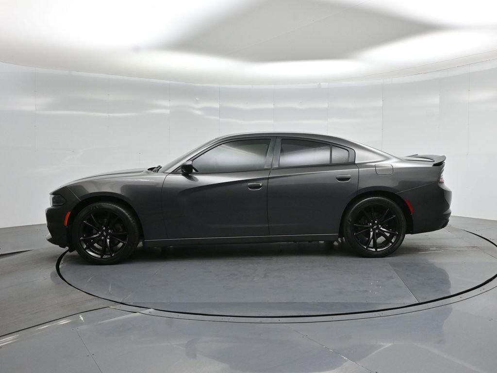Used 2017 Dodge Charger SE w/ Blacktop Package RWD image 27