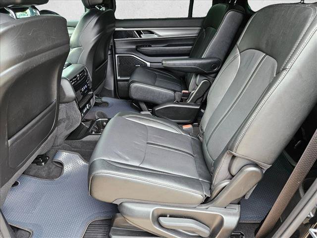 Used 2024 Jeep Wagoneer L Series II w/ Convenience Group I AWD/4WD image 18