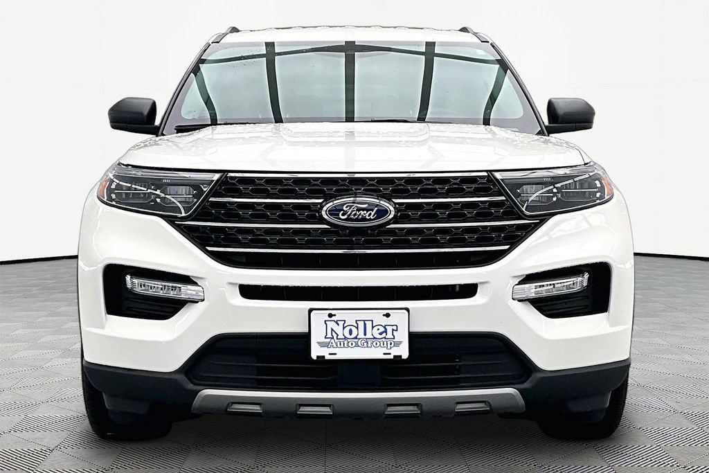 Certified 2022 Ford Explorer XLT w/ Equipment Group 202A AWD/4WD image 3