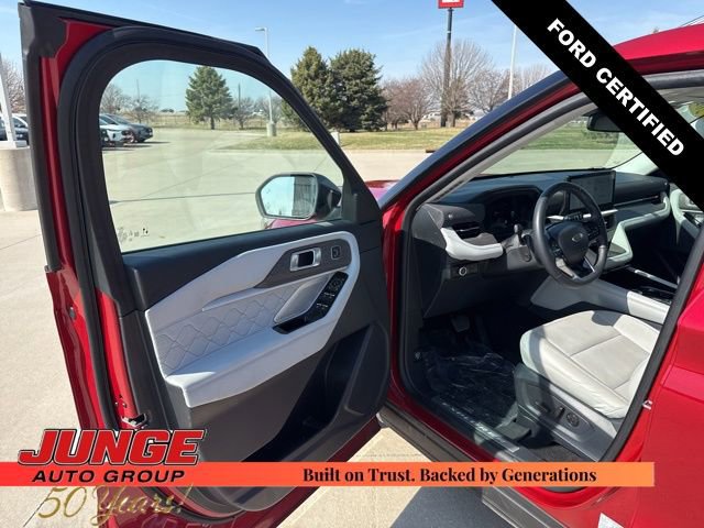 Certified 2025 Ford Explorer Platinum w/ LUX Leather Package image 12