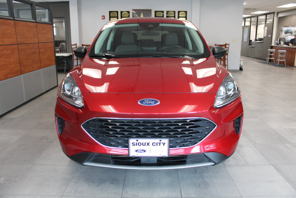 Certified 2022 Ford Escape SE w/ Convenience Package AWD/4WD image 2