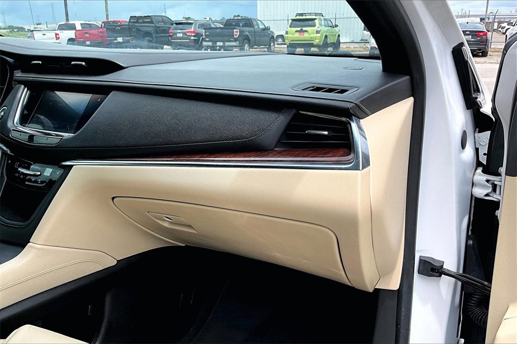 Used 2017 Cadillac XT5 Luxury w/ Driver Awareness Package image 23