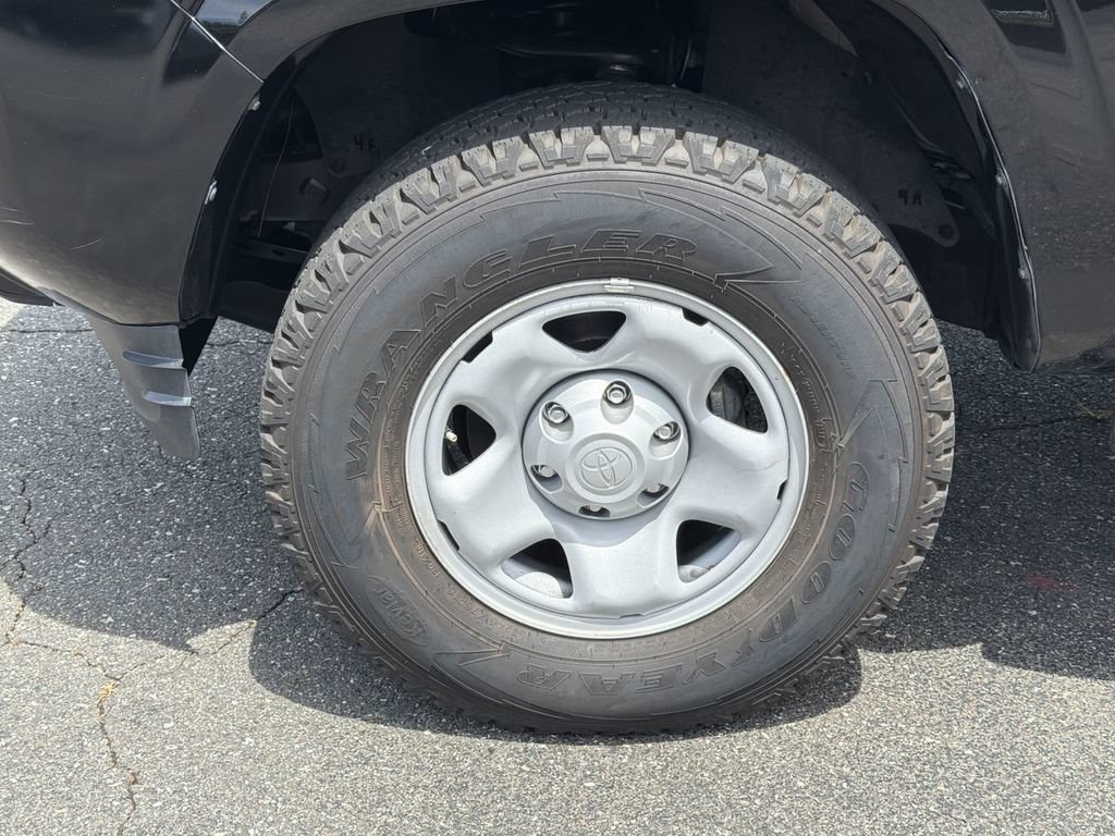 Used 2022 Toyota Tacoma SR5 RWD image 10
