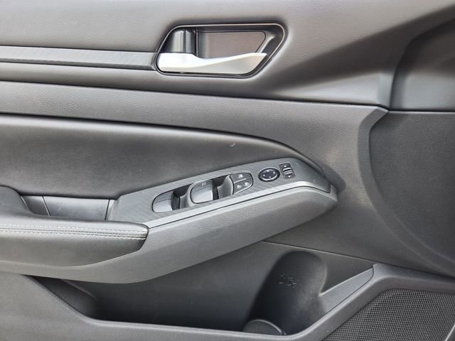 Used 2024 Nissan Altima 2.5 SV image 25