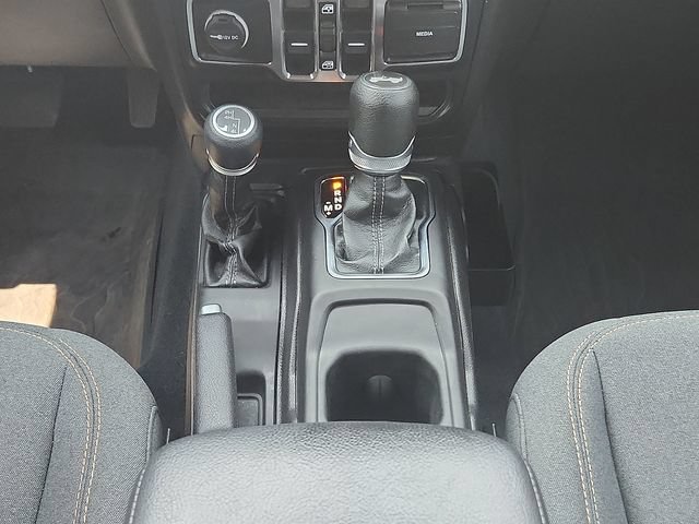 Used 2024 Jeep Wrangler Unlimited Sport AWD/4WD image 18