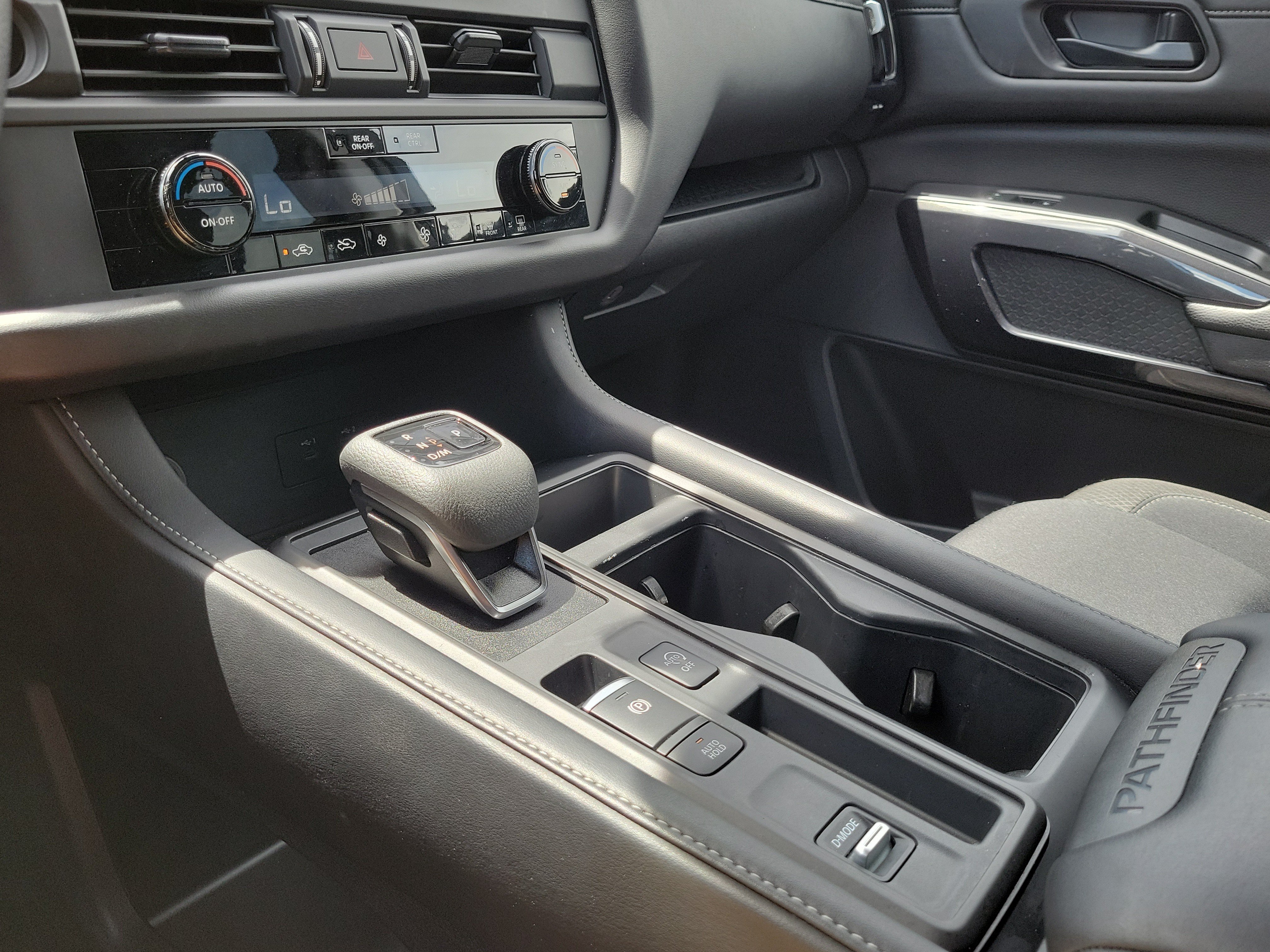 Used 2025 Nissan Pathfinder S FWD image 27