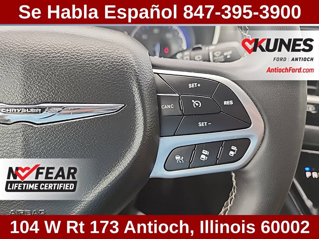 Used 2025 Chrysler Pacifica Select FWD image 30