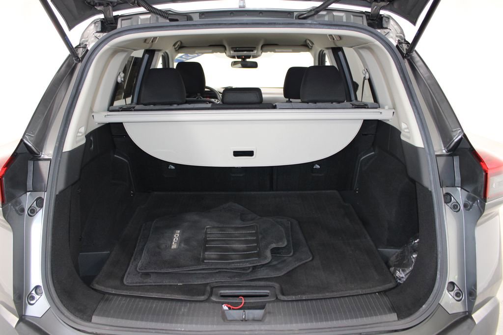 Used 2021 Nissan Rogue SV FWD image 14