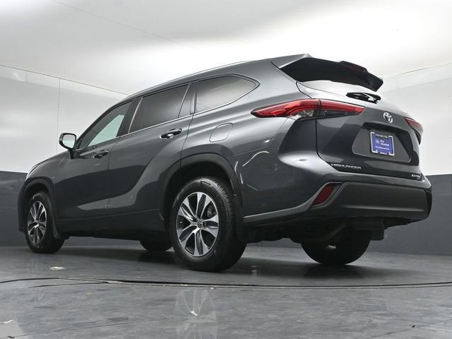 Used 2021 Toyota Highlander XLE image 10