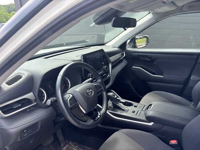 Used 2021 Toyota Highlander LE AWD/4WD image 38