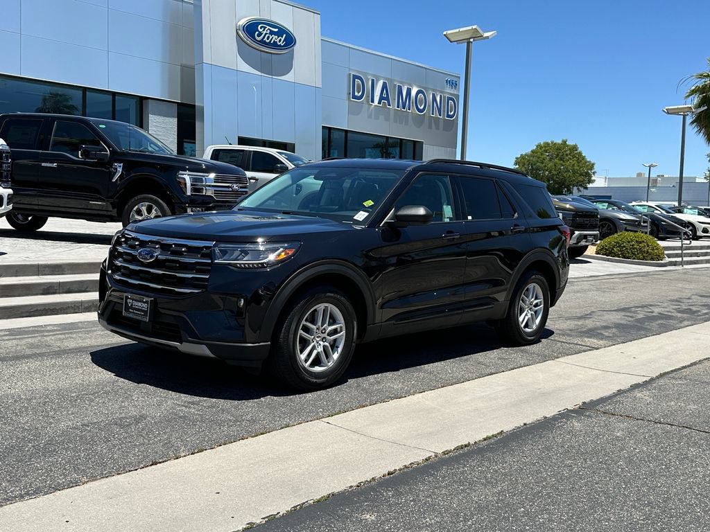 Certified 2026 Ford Explorer Active w/ Active Comfort Package RWD image 2