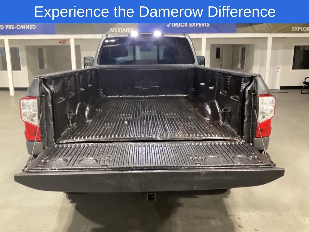 Used 2017 Nissan Titan SV image 5