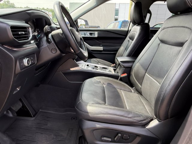 Certified 2022 Ford Explorer Limited w/ Equipment Group 301A AWD/4WD image 18