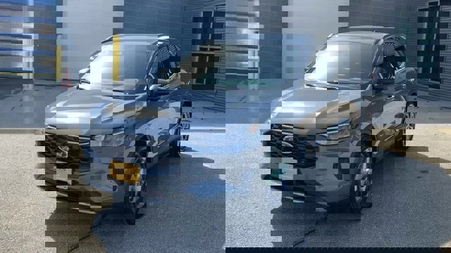 Certified 2025 Ford Escape ST-Line w/ Cold Weather Package image 5