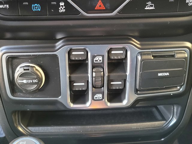 Used 2023 Jeep Wrangler Unlimited Sahara image 19