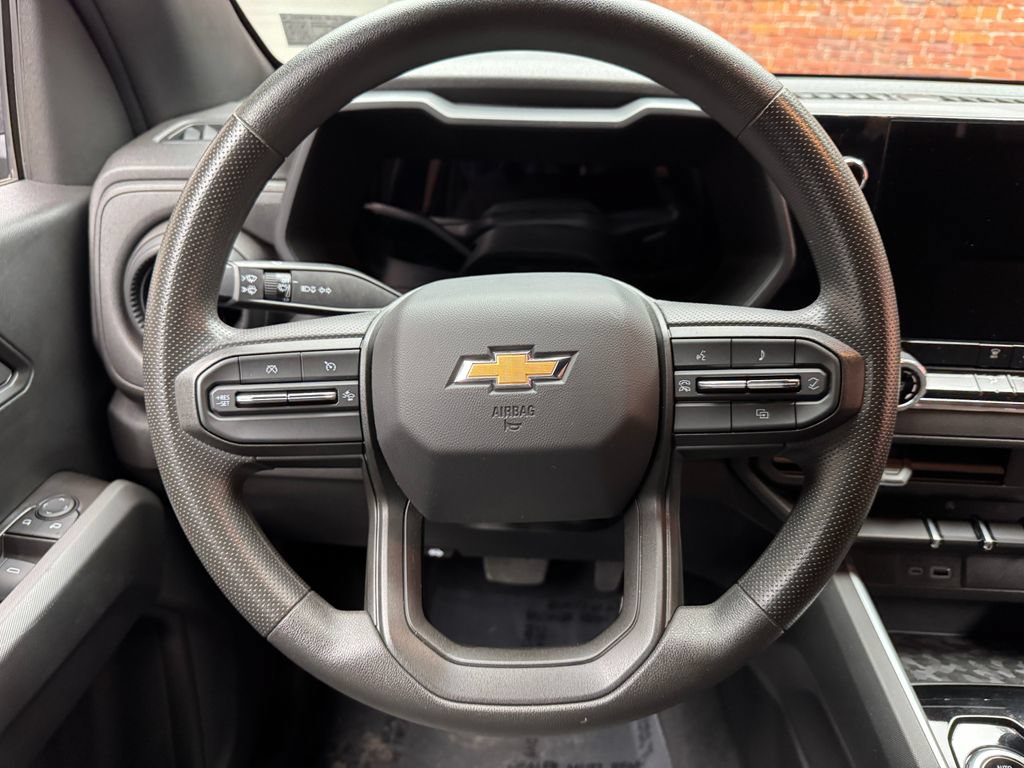 Used 2025 Chevrolet Colorado W/T AWD/4WD image 12