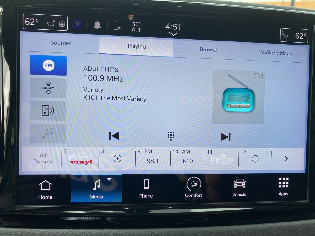 Used 2024 Chrysler Pacifica Touring-L image 39