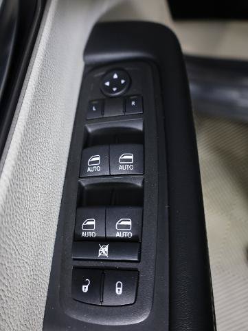 Used 2022 Chrysler Pacifica Touring-L w/ Uconnect Theater Family Group AWD/4WD image 21