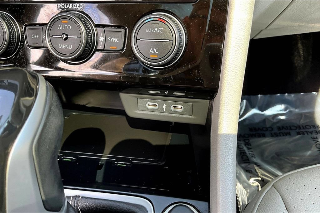 Used 2023 Volkswagen Jetta SE FWD image 17