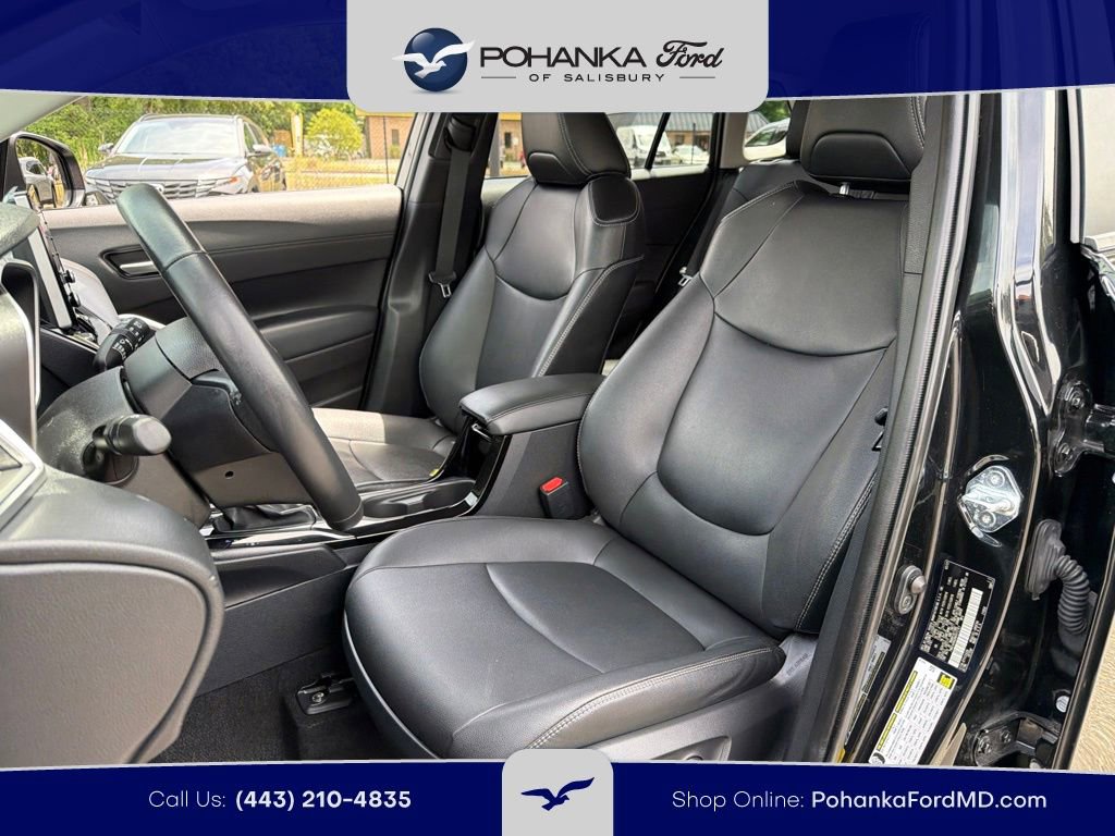 Used 2022 Toyota Corolla Cross XLE AWD/4WD image 19